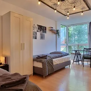 Black&White Designer Business Apartment für 4 mit Küche+5G WLAN+Netflix Nahe der City Hannover